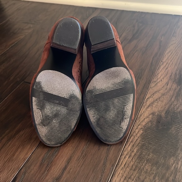 Women’s Carlos Santana Vegan Perforated Shoe Bootie Faux Suede Cognac Size 7 - Picture 6 of 10